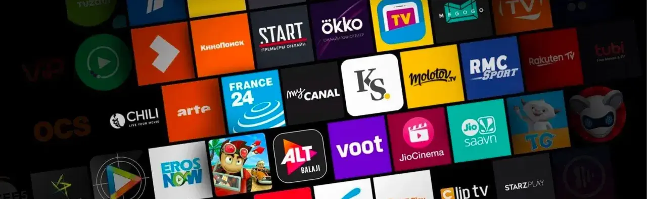 Schermata di una smart TV con tante icone di aplicativos per l'italiano, tra cui Rakuten TV, Molotov e altri servizi di streaming.