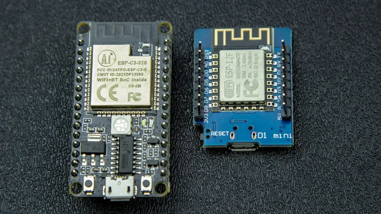 Due schede ESP32 e ESP8266, perfette per i tuoi prossimi progetti IoT.