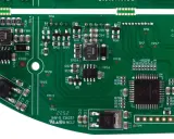 Scheda elettronica con componenti SMD, microcontrollore e connettori. Guida per capire come leggere una scheda elettronica.