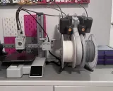 Stampante 3D Bambu Lab A1 mini con AMS lite, pronta per stampe multicolore.
