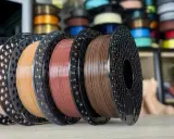 Bobine di colori per stampe 3d in tonalità naturali, pronte per dare vita a creazioni uniche.