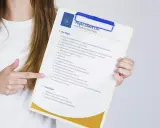 Lista di controllo per la sicurezza aerea droni: pre-volo e post-volo. Verifica ambiente, traffico, permessi e stato del drone.