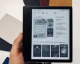 La libreria del Kindle mostra come scaricare libri, con titoli come "Lavorare con intelligenza emotiva".
