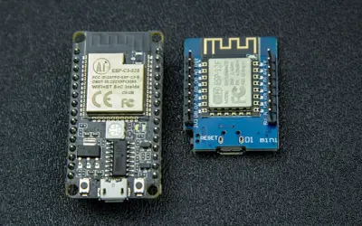 Due schede ESP32 e ESP8266, perfette per i tuoi prossimi progetti IoT.