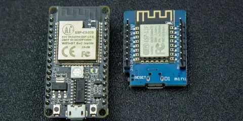 Due schede ESP32 e ESP8266, perfette per i tuoi prossimi progetti IoT.