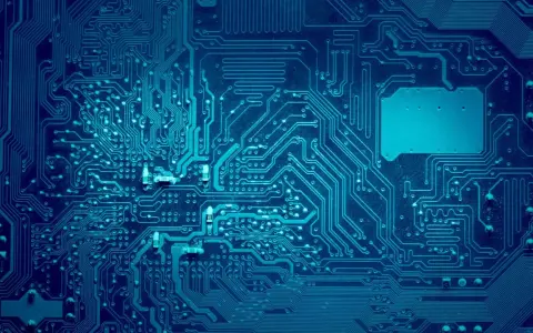 Schema di circuiti stampati blu, che illustra la differenza tra firmware e software, con percorsi intricati e componenti elettronici.