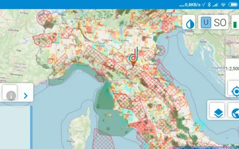 Mappa dell'Italia con aree rosse tratteggiate che indicano una no fly zone.