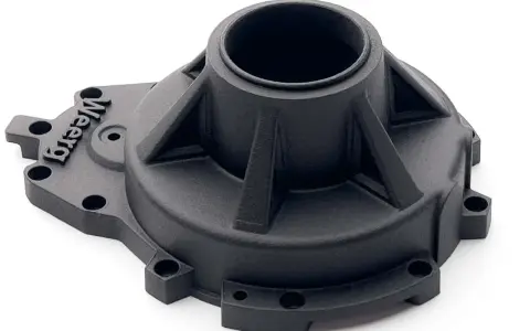 Componente nero con logo "Weerg", realizzato con stampante 3d nylon, presenta un foro centrale e rinforzi strutturali.