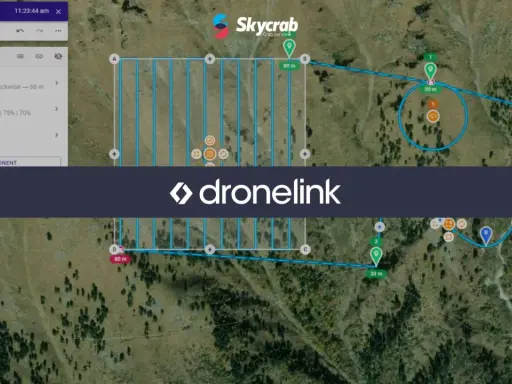 Schermata di una dji fly map con un percorso pianificato per un drone, con waypoint e altitudini.