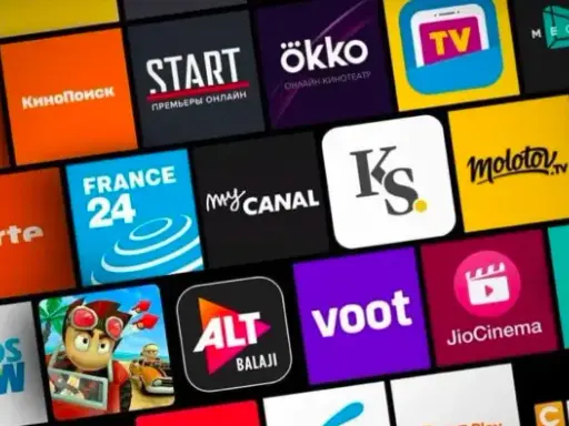 Schermata di una smart TV con tante icone di aplicativos per l'italiano, tra cui Rakuten TV, Molotov e altri servizi di streaming.