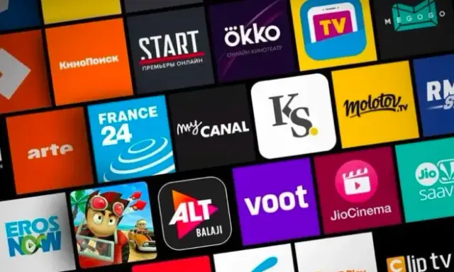 Schermata di una smart TV con tante icone di aplicativos per l'italiano, tra cui Rakuten TV, Molotov e altri servizi di streaming.