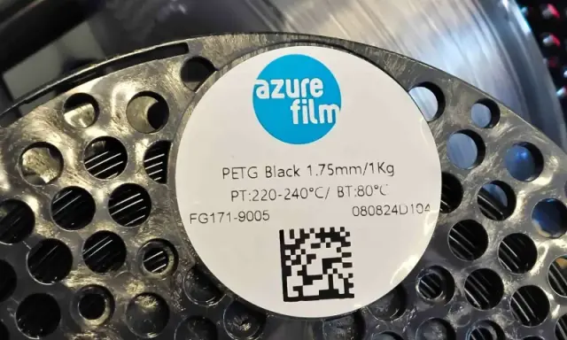 Bobina di PETG nero 1.75mm. La temperatura di rammollimento (BT) è 80°C, ideale per stampe resistenti.