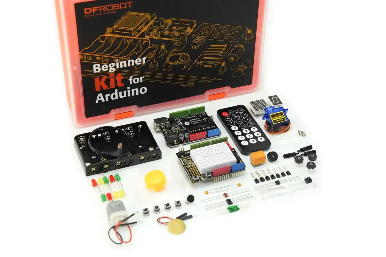 Kit per principianti Arduino con componenti elettronici, ideale per lezioni e progetti fai-da-te.
