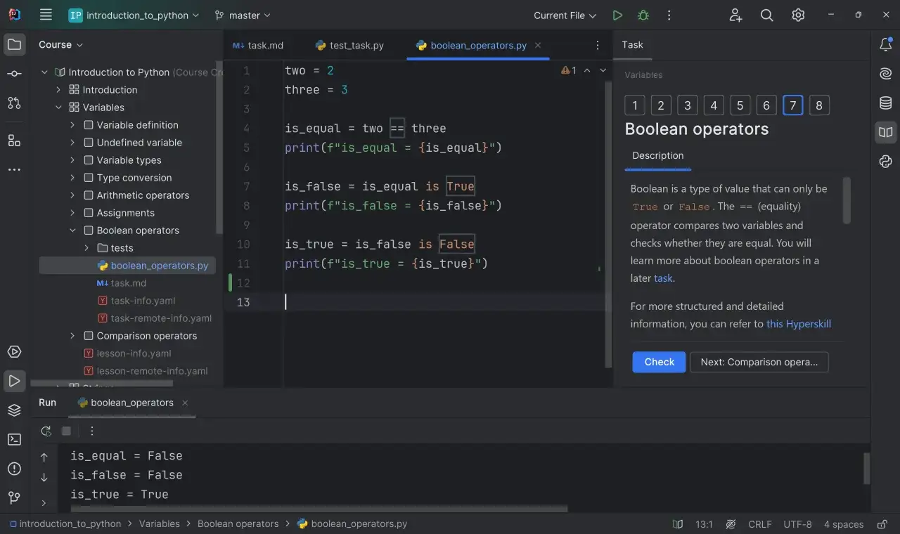 Corso JavaScript: codice Python che dimostra operatori booleani, variabili e confronti.